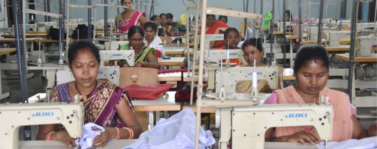 दीदीयों ने बनाया प्लास्टिक का आसान विकल्प कपड़े का थैला