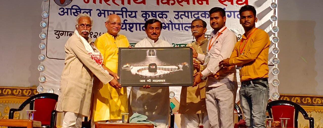 किसान देश की पूंजी है, वह सम्मान के साथ समृद्धशाली बने – मोहिनी मोहन मिश्र