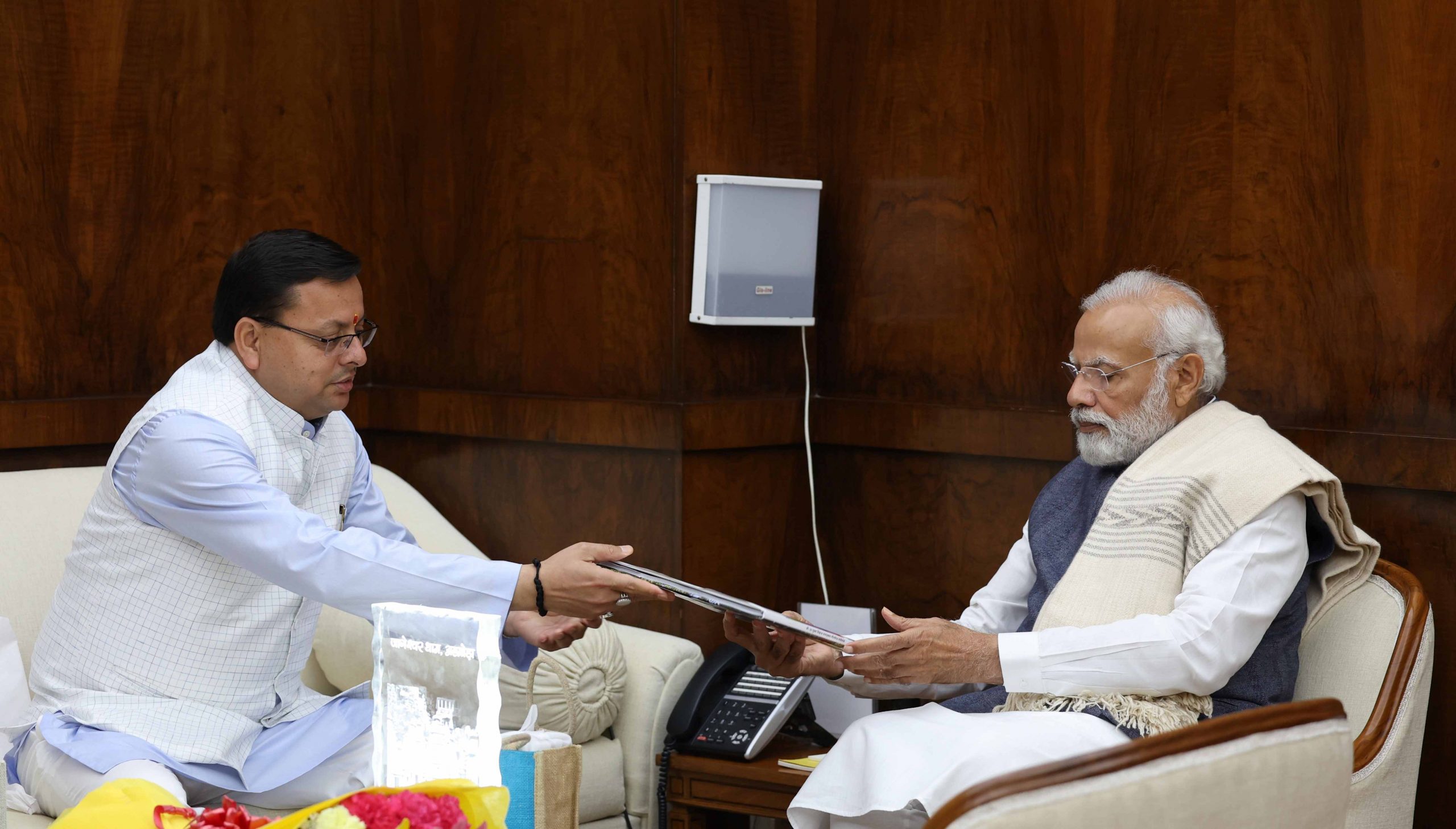 धामी ने मोदी के सम्मुख रखी राज्य की समस्याएं