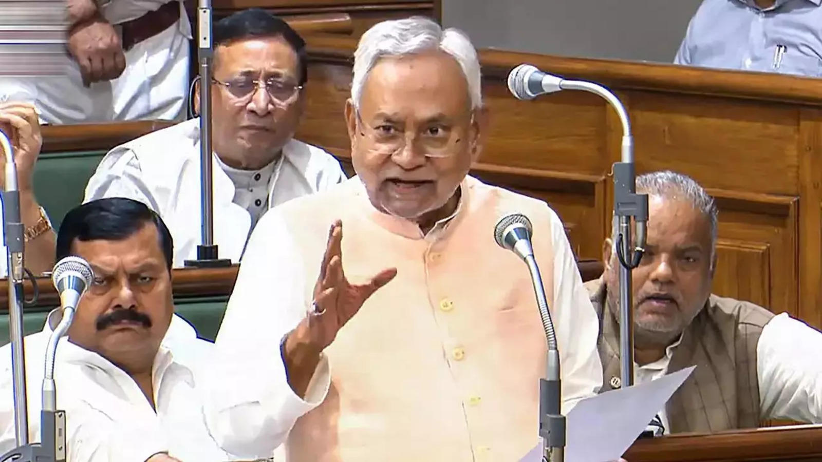 नीतीश ने करायी जग हंसाई