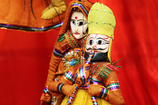 कमजोर पड़ती कठपुतली कला